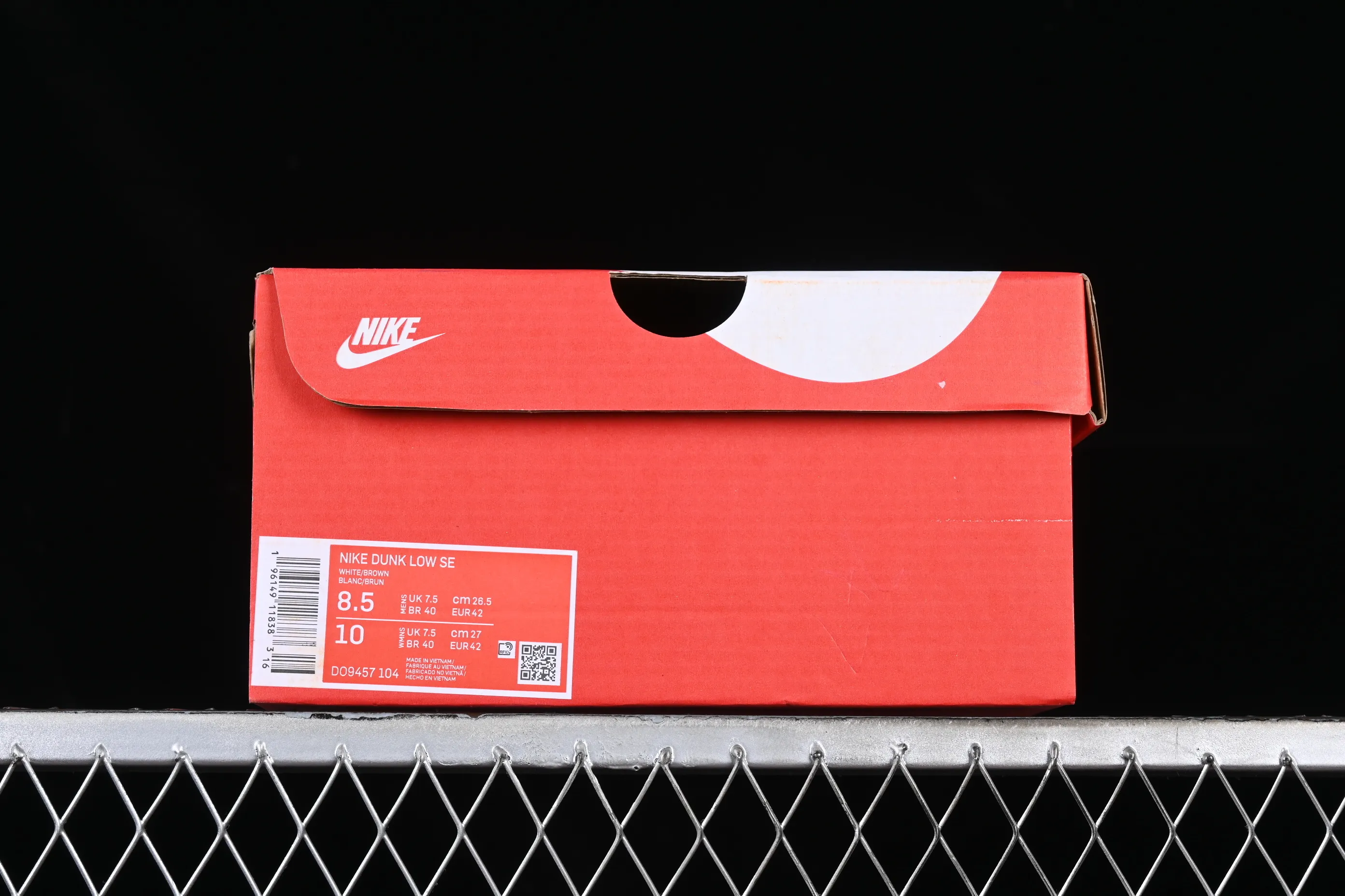 All categories Nk SB Dunk Series Nk SB Dunk Low low-top sneakers Cost-effective version Nk SB Dunk Low triple overlap hook SB low-top sports and leisure sneakers DO9457-104